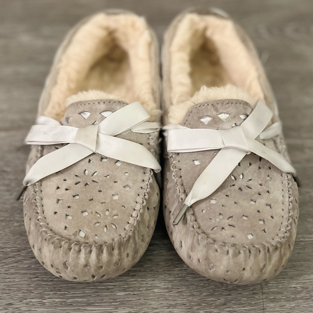 UGG Laser Cutouts Stargirl Ribbon Bow Laces Moccasins Slippers Sz 8 Grey Silver